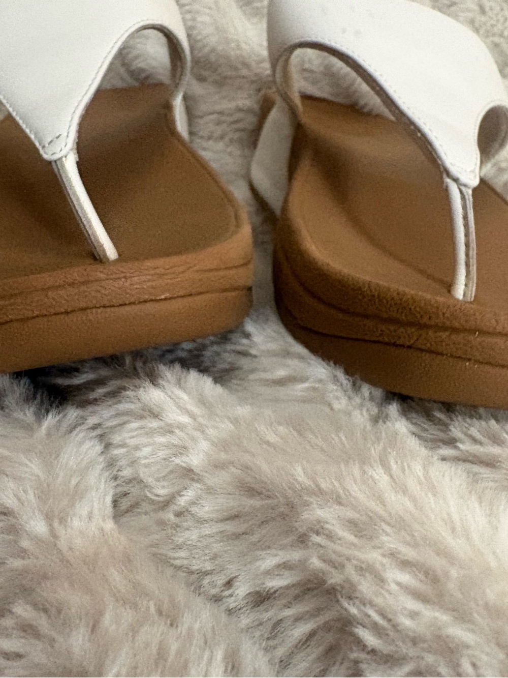 Fitflop LuLu Toe-Post sandals. Color White.  Size 9. - Picture 3 of 12
